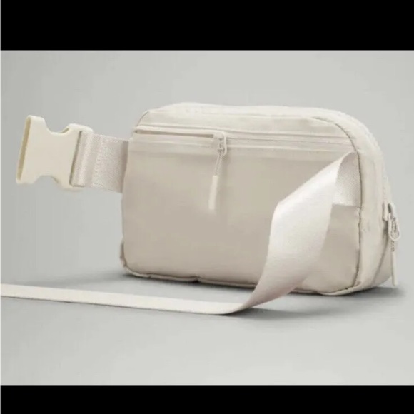 Lululemon Everywhere Belt Bag opal white - Picture 4 of 5